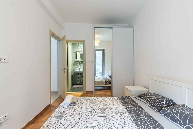 Zum Verkauf steht eine dreizimmerige, geräumige und helle Wohnung im schönsten Teil Montenegros — photo 10